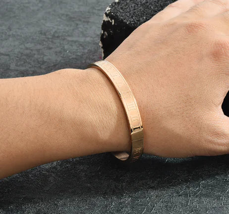 Elegant Circle Bangle